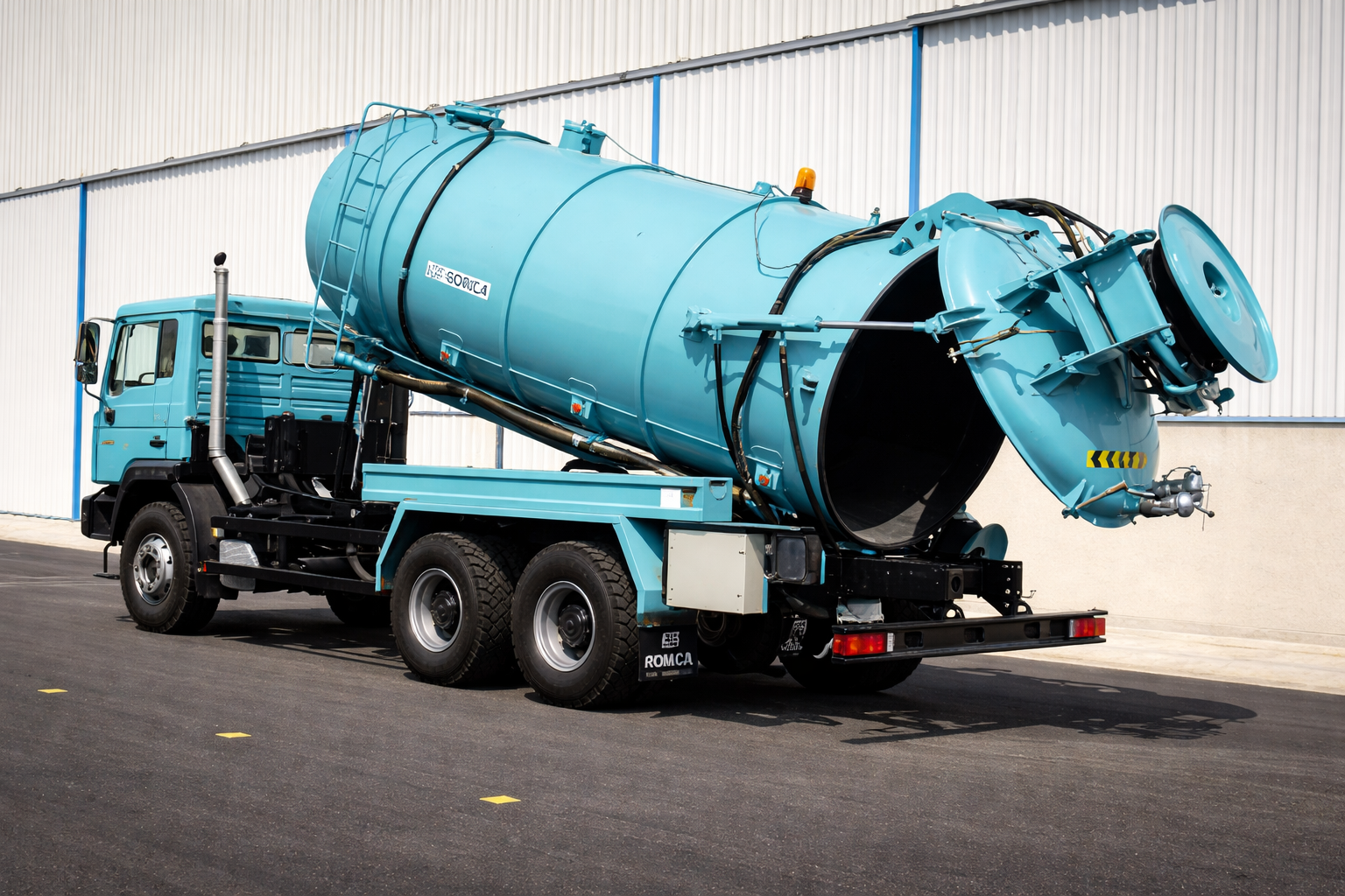 Super sucker tanker services in Dubai